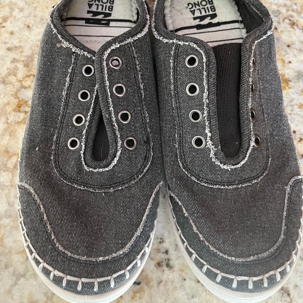 Grey billabong loafers. No laces.